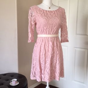 🎀DAISY Shoppe!🎀 Feminine pink lace dress!!